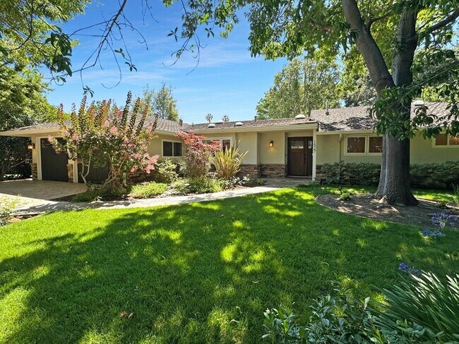 1527 Queensbury Ave in Los Altos, CA - Building Photo - Building Photo