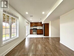 41 Stoneylake Ave in Brampton, ON - Building Photo - Building Photo