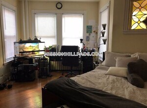 75 Hillside St, Unit 1 in Boston, MA - Foto de edificio - Building Photo