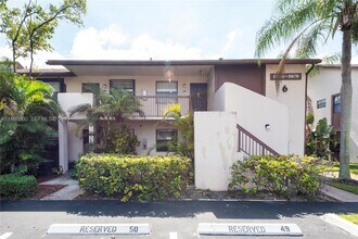 9876 Nob Hill Ct in Sunrise, FL - Foto de edificio - Building Photo