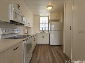 1160 Ala Napunani St in Honolulu, HI - Foto de edificio - Building Photo