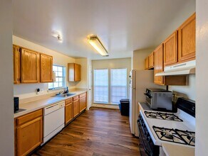 9810 Leatherfern Ter, Unit 203 in Montgomery Village, MD - Building Photo - Building Photo