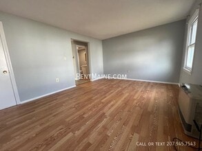 7 Gilchrest St in Thomaston, ME - Building Photo - Building Photo