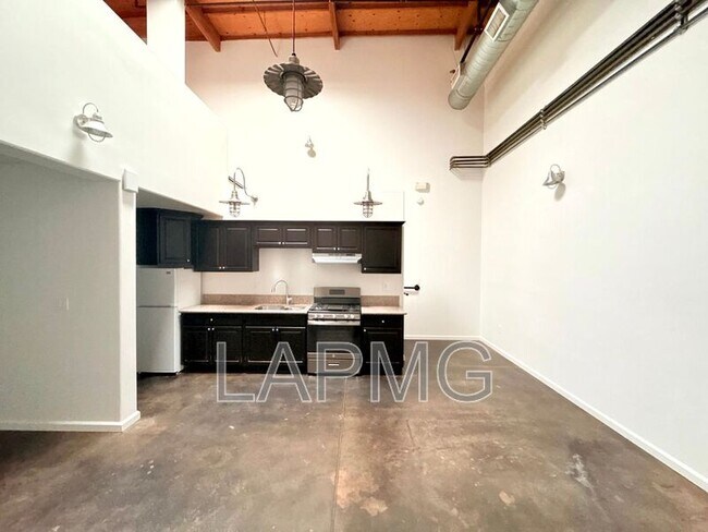 1734 N Main St in Los Angeles, CA - Building Photo - Building Photo