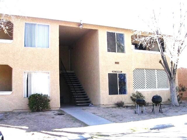 2785 Twistingbow Ln in Las Vegas, NV - Foto de edificio