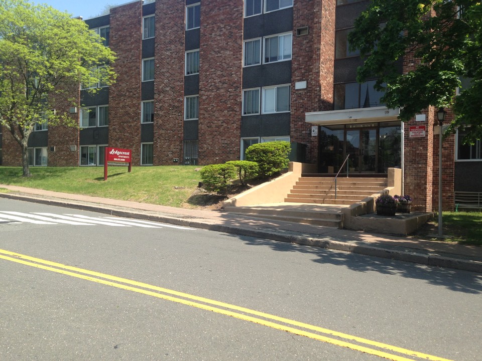 Ledgecrest Apartments in Vernon, CT - Building Photo