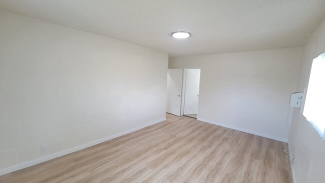 13115 Oxnard St in Los Angeles, CA - Foto de edificio - Building Photo