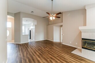 8270 Lake Effie Ln E in Jacksonville, FL - Building Photo - Building Photo