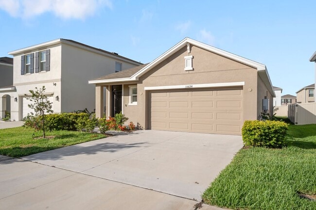 35694 Sunflower Hl Dr in Zephyrhills, FL - Building Photo - Building Photo