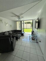 8000 SW 149th Ave in Miami, FL - Building Photo