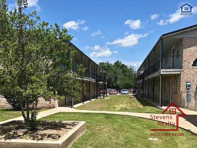 property at 1502 NW Kingsbury Ave