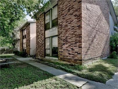 1101 Bois D'Arc St-Unit -B in Lockhart, TX - Building Photo