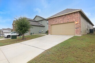 329 Hunters Rnch E in San Antonio, TX - Building Photo - Building Photo