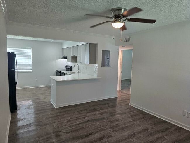Oakleigh Village Apartments in Mobile, AL - Building Photo - Building Photo
