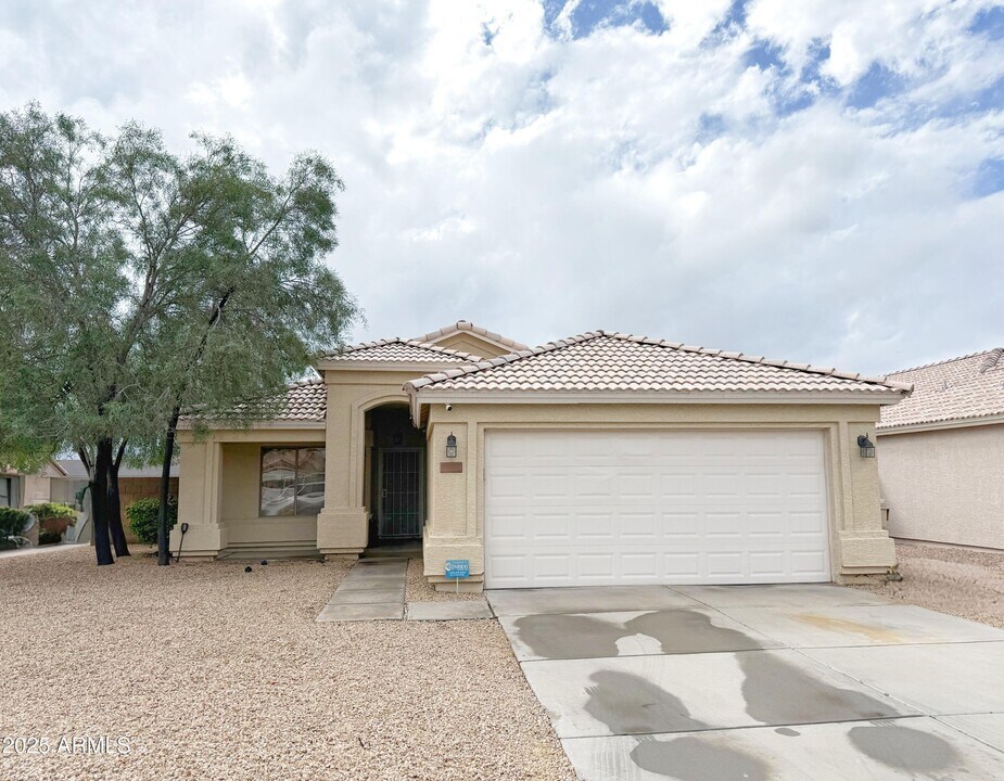 6757 W Gardenia Ave in Glendale, AZ - Building Photo