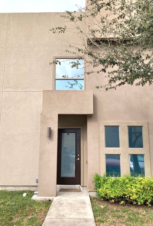 2550 Weslaco Rd, Unit G1 in Brownsville, TX - Building Photo