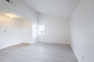 5905 Auburn Oaks Dr in Bakersfield, CA - Building Photo - Building Photo