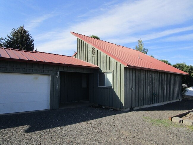property at 1320 SE 5th St