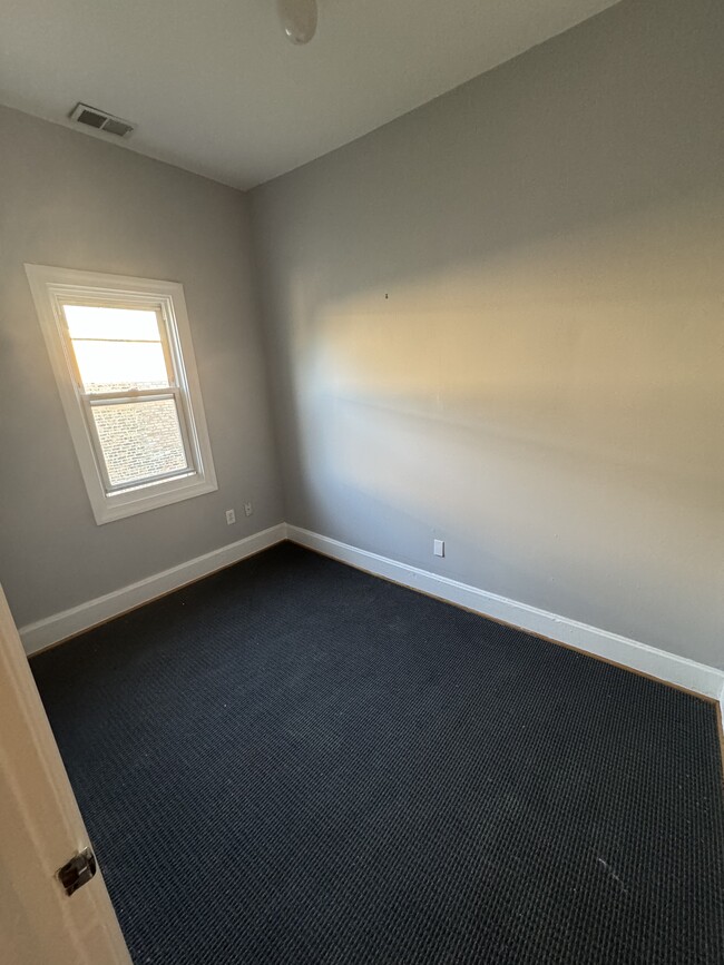 1735 W 17th St, Unit 2 R