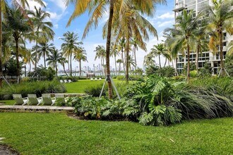 1500 Bay Rd, Unit S-1508 in Miami Beach, FL - Building Photo - Building Photo