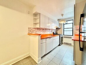 102-17 64th Rd in Queens, NY - Foto de edificio - Building Photo
