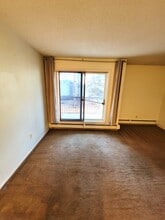 104 10 St in Cold Lake, AB - Building Photo - Building Photo