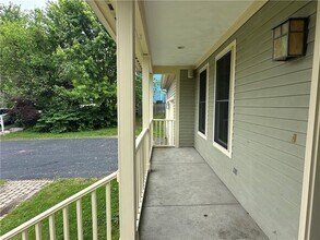 8 Linden St in Bristol, RI - Building Photo - Building Photo