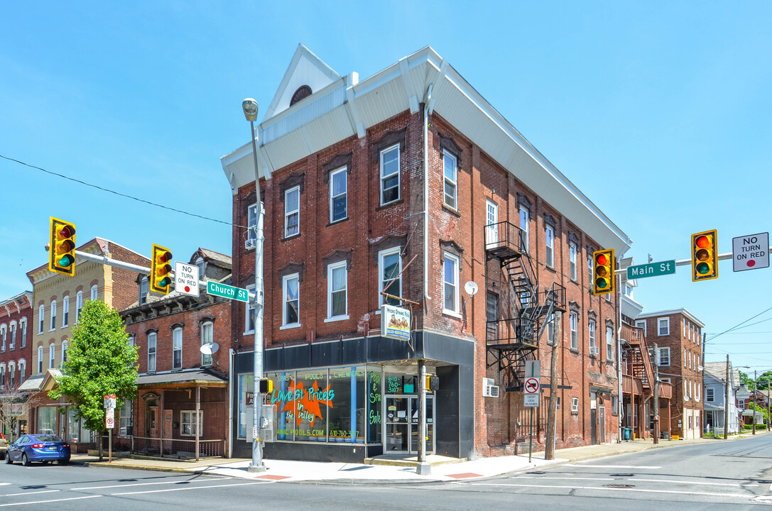 232 E Church St in Slatington, PA - Building Photo