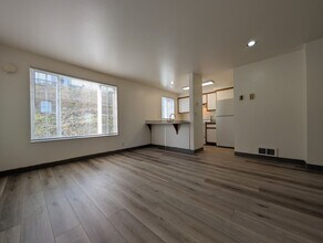 2159 Bailey Hill Rd in Eugene, OR - Building Photo - Building Photo