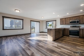 2953 Eldorado Blvd in Eau Claire, WI - Foto de edificio - Building Photo