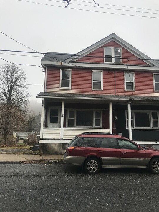 519 N Railroad St in Tamaqua, PA - Building Photo