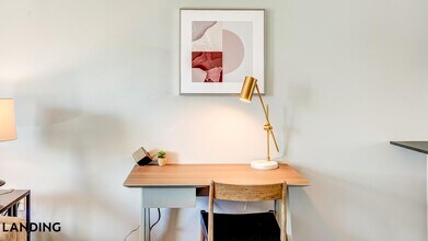 5040 Linbar Dr in Nashville, TN - Building Photo - Building Photo