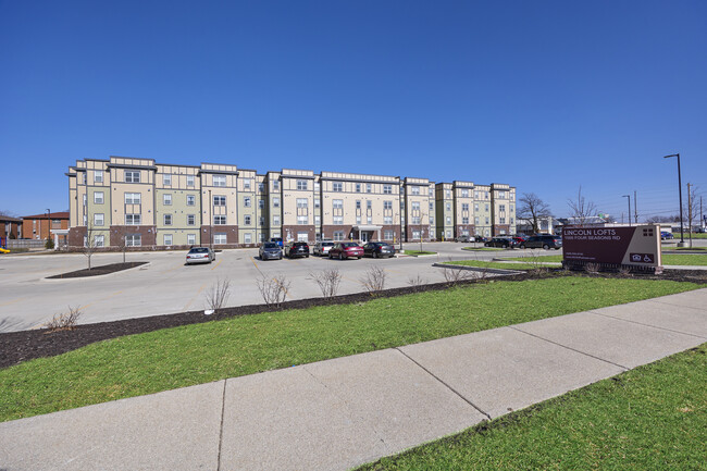 Lincoln Lofts in Bloomington, IL - Building Photo - Building Photo