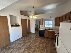 432 Omar Ct in St. Peters, MO - Foto de edificio - Building Photo