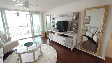 3235 Gulf of Mexico Dr in Longboat Key, FL - Building Photo - Building Photo