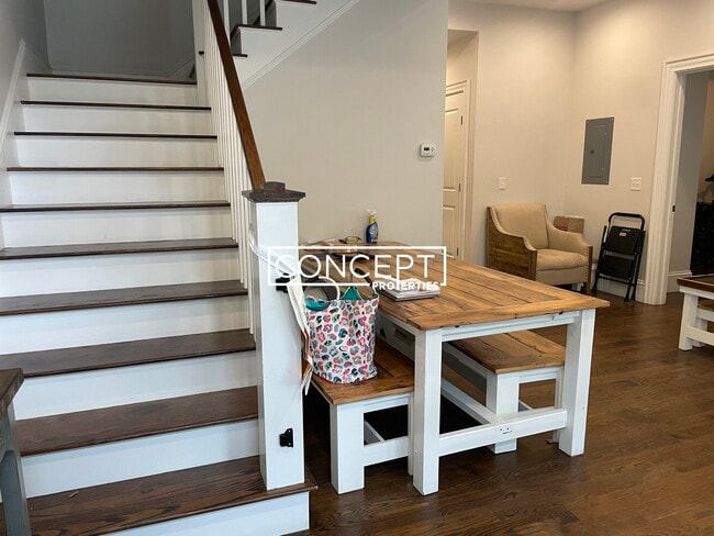 2045 Beacon St in Newton, MA - Building Photo - Building Photo