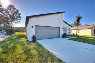 173 Violet Ct in Poinciana, FL - Building Photo - Building Photo