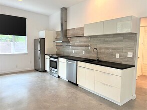 2103 E 14th St in Austin, TX - Building Photo - Building Photo