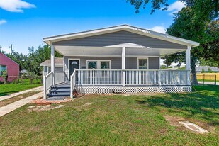 2217 10th St in Galena Park, TX - Building Photo