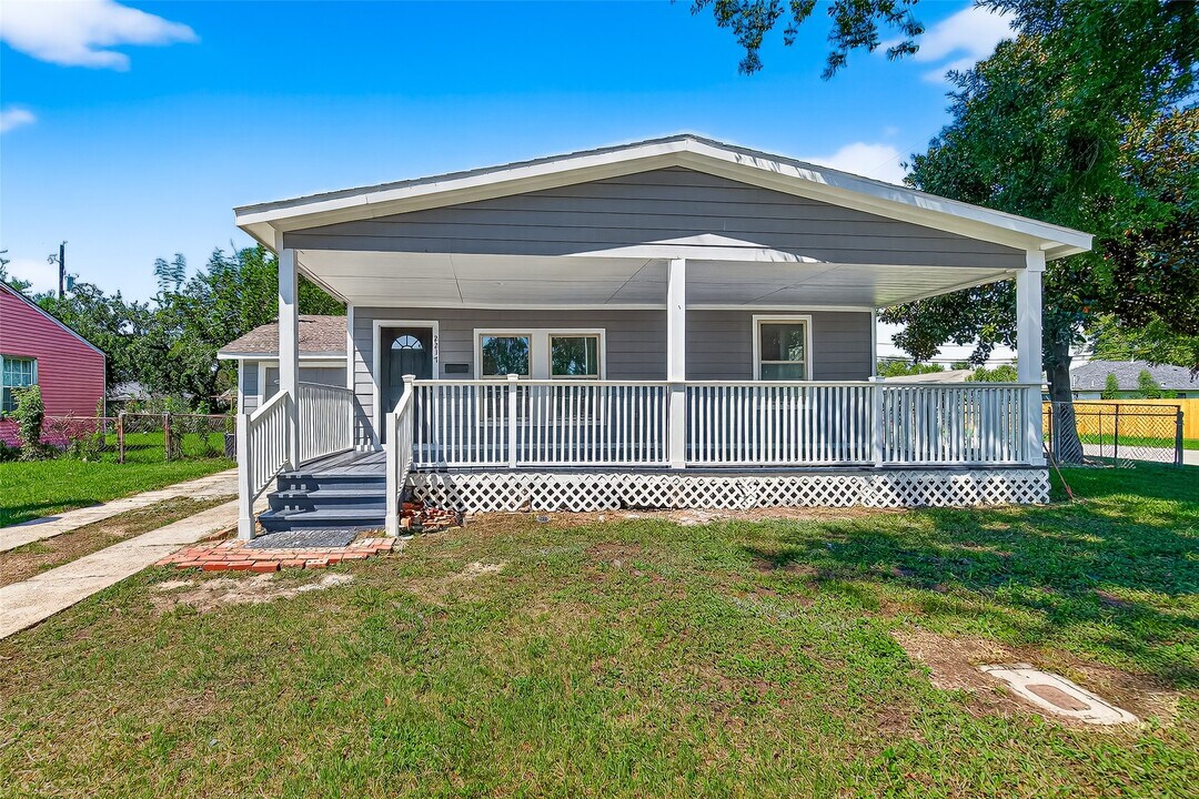 2217 10th St in Galena Park, TX - Building Photo