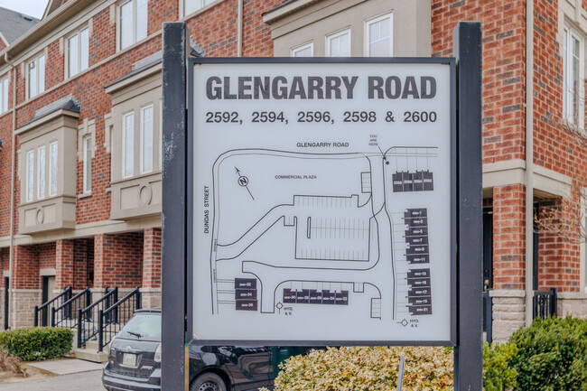 2460 Glengarry Rd in Mississauga, ON - Building Photo - Building Photo