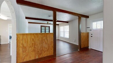 911 E North Ave in Bryan, TX - Building Photo - Building Photo