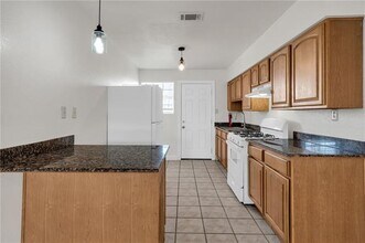 4831 Lynhuber Dr in New Orleans, LA - Building Photo - Building Photo