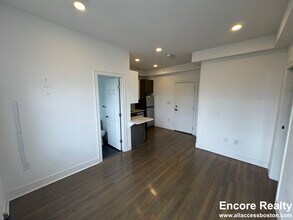 11 Queensberry St, Unit 35 in Boston, MA - Building Photo - Building Photo