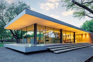 11345 W Ricks Cir in Dallas, TX - Building Photo