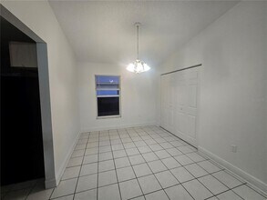 1052 Highland St in Sarasota, FL - Building Photo - Building Photo