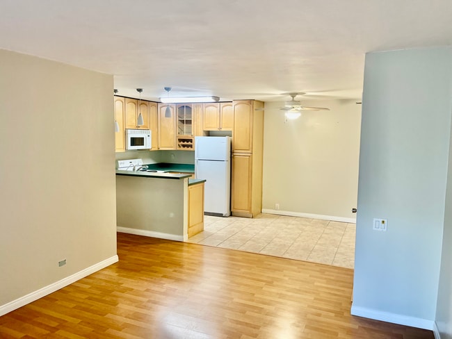 1775 Diamond St, Unit 1-109 in San Diego, CA - Building Photo - Building Photo