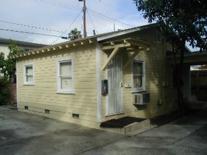 11425 Albers St in North Hollywood, CA - Building Photo - Building Photo