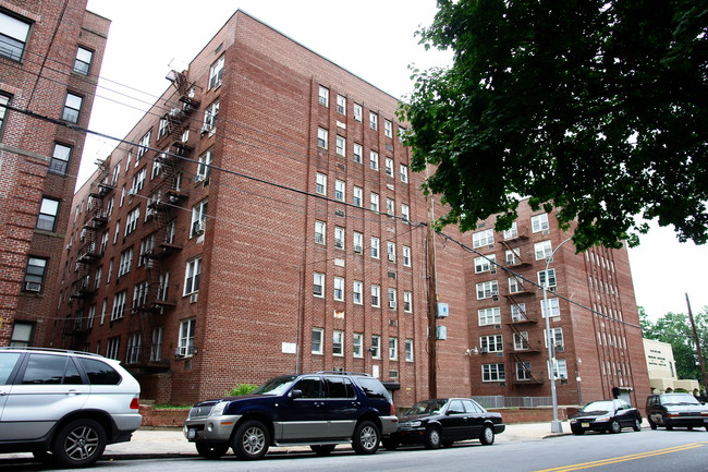 3324 Parsons Blvd in Flushing, NY - Building Photo - Building Photo