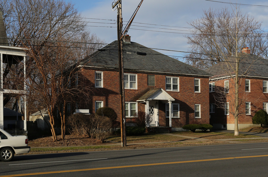 964 Washington Ave in Albany, NY - Building Photo